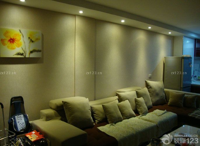  整個裝修是辛苦的，不過辛苦了這么久，一直都是在幫別人設(shè)計，現(xiàn)在終于有了自己的小家了，感覺一定要自己設(shè)計才會覺得特別，而且自己的喜好能夠融入到其中去，這是很不錯的一個選擇。