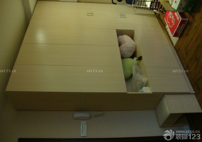  整個裝修是辛苦的，不過辛苦了這么久，一直都是在幫別人設(shè)計，現(xiàn)在終于有了自己的小家了，感覺一定要自己設(shè)計才會覺得特別，而且自己的喜好能夠融入到其中去，這是很不錯的一個選擇。