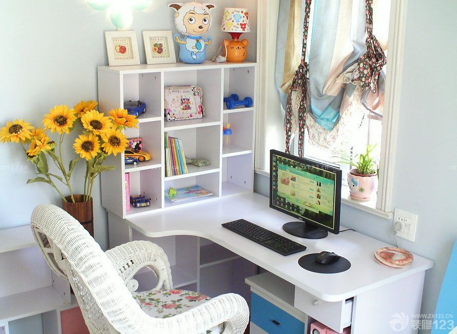 家裝修好已經(jīng)入住一年多了，現(xiàn)在來秀一下我的小屋，感謝設(shè)計師給了我實現(xiàn)田園夢想家的可能，也為我省了不少家裝開銷。雖然當(dāng)初為了節(jié)米省去了很多硬裝環(huán)節(jié)，所以以輕裝修，重裝飾為主，現(xiàn)在看來覺得當(dāng)初的選擇還是沒錯的，生活嘛，不需要太繁瑣。，下面我把以前剛搬進(jìn)去的照片和現(xiàn)在家的照片都發(fā)上來，大家多多指教。