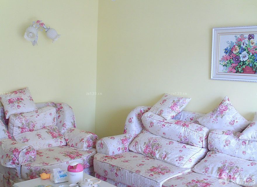 家裝修好已經(jīng)入住一年多了，現(xiàn)在來秀一下我的小屋，感謝設(shè)計師給了我實現(xiàn)田園夢想家的可能，也為我省了不少家裝開銷。雖然當(dāng)初為了節(jié)米省去了很多硬裝環(huán)節(jié)，所以以輕裝修，重裝飾為主，現(xiàn)在看來覺得當(dāng)初的選擇還是沒錯的，生活嘛，不需要太繁瑣。，下面我把以前剛搬進(jìn)去的照片和現(xiàn)在家的照片都發(fā)上來，大家多多指教。