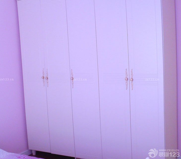 家裝修好已經(jīng)入住一年多了，現(xiàn)在來秀一下我的小屋，感謝設(shè)計師給了我實現(xiàn)田園夢想家的可能，也為我省了不少家裝開銷。雖然當(dāng)初為了節(jié)米省去了很多硬裝環(huán)節(jié)，所以以輕裝修，重裝飾為主，現(xiàn)在看來覺得當(dāng)初的選擇還是沒錯的，生活嘛，不需要太繁瑣。，下面我把以前剛搬進(jìn)去的照片和現(xiàn)在家的照片都發(fā)上來，大家多多指教。