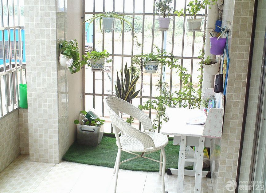 家裝修好已經(jīng)入住一年多了，現(xiàn)在來秀一下我的小屋，感謝設(shè)計師給了我實現(xiàn)田園夢想家的可能，也為我省了不少家裝開銷。雖然當(dāng)初為了節(jié)米省去了很多硬裝環(huán)節(jié)，所以以輕裝修，重裝飾為主，現(xiàn)在看來覺得當(dāng)初的選擇還是沒錯的，生活嘛，不需要太繁瑣。，下面我把以前剛搬進(jìn)去的照片和現(xiàn)在家的照片都發(fā)上來，大家多多指教。