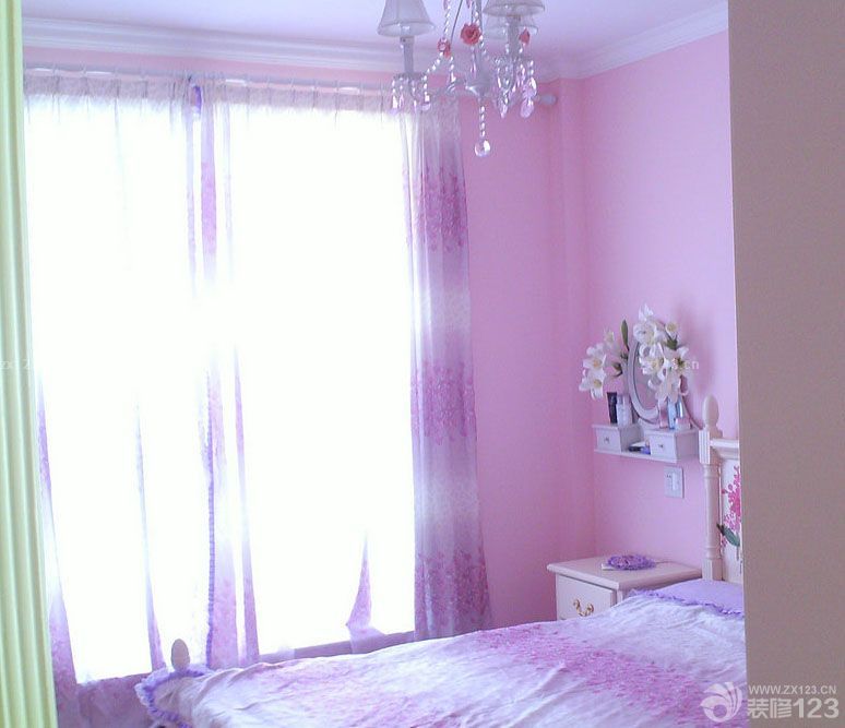 家裝修好已經(jīng)入住一年多了，現(xiàn)在來秀一下我的小屋，感謝設(shè)計師給了我實現(xiàn)田園夢想家的可能，也為我省了不少家裝開銷。雖然當(dāng)初為了節(jié)米省去了很多硬裝環(huán)節(jié)，所以以輕裝修，重裝飾為主，現(xiàn)在看來覺得當(dāng)初的選擇還是沒錯的，生活嘛，不需要太繁瑣。，下面我把以前剛搬進(jìn)去的照片和現(xiàn)在家的照片都發(fā)上來，大家多多指教。