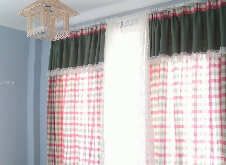 家裝修好已經(jīng)入住一年多了，現(xiàn)在來秀一下我的小屋，感謝設(shè)計師給了我實現(xiàn)田園夢想家的可能，也為我省了不少家裝開銷。雖然當(dāng)初為了節(jié)米省去了很多硬裝環(huán)節(jié)，所以以輕裝修，重裝飾為主，現(xiàn)在看來覺得當(dāng)初的選擇還是沒錯的，生活嘛，不需要太繁瑣。，下面我把以前剛搬進(jìn)去的照片和現(xiàn)在家的照片都發(fā)上來，大家多多指教。