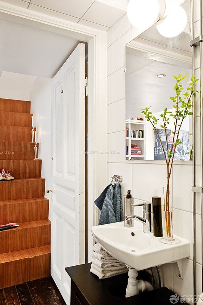 北欧风格小户型跃式洗手间装修设计欣赏