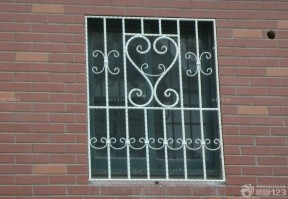 小窗户铁艺防盗窗设计效果图片
