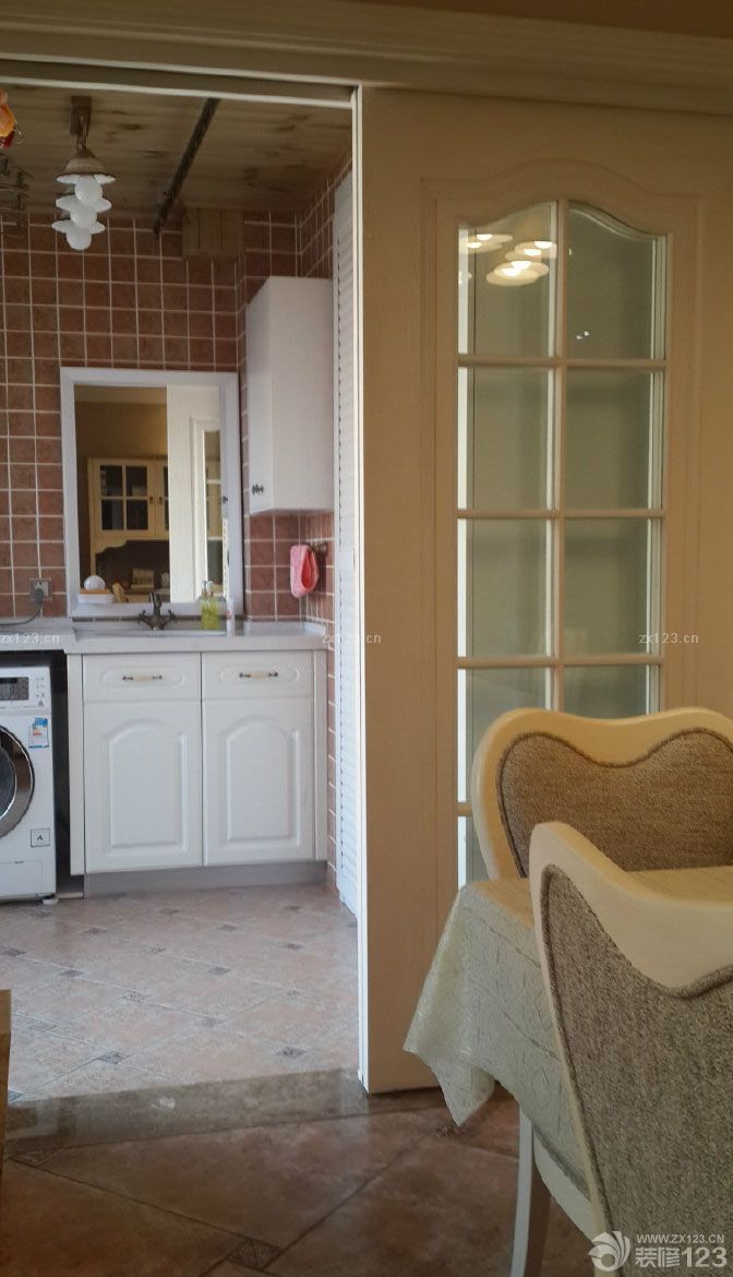 新家裝修的時(shí)候開(kāi)始是擔(dān)心的，因?yàn)檎麄€(gè)人很害怕累的時(shí)候，加上又要準(zhǔn)備工作的事情。所以很累很累的樣子，不過(guò)還好，請(qǐng)了有裝修監(jiān)理。所以沒(méi)有耽誤很多時(shí)間，預(yù)算也沒(méi)有超出，所以對(duì)這次裝修還是很滿(mǎn)意的。一起來(lái)看看吧.