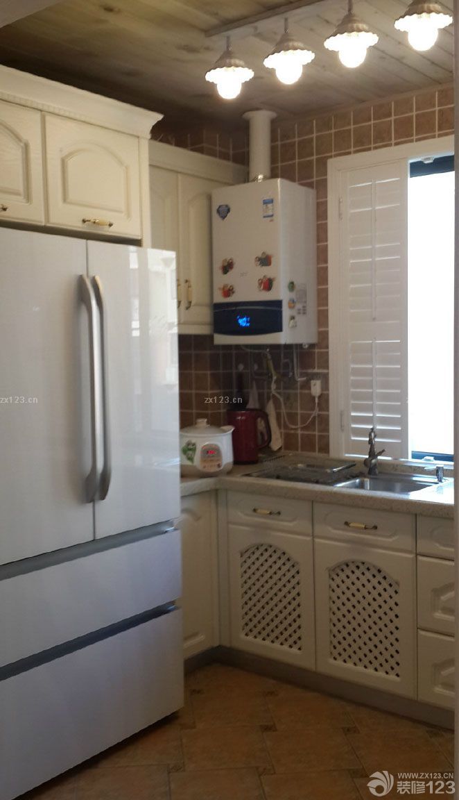 新家裝修的時(shí)候開(kāi)始是擔(dān)心的，因?yàn)檎麄€(gè)人很害怕累的時(shí)候，加上又要準(zhǔn)備工作的事情。所以很累很累的樣子，不過(guò)還好，請(qǐng)了有裝修監(jiān)理。所以沒(méi)有耽誤很多時(shí)間，預(yù)算也沒(méi)有超出，所以對(duì)這次裝修還是很滿(mǎn)意的。一起來(lái)看看吧.