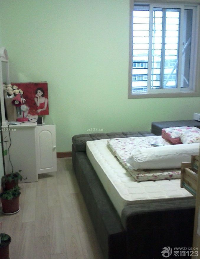 房子歷時幾個月的裝修，裝裝停停的，如果單找工人干活還快一點(diǎn)，裝修公司就是慢。裝完之后又涼了近3個月，放了好多炭包和花草來除甲醛。月初搬進(jìn)去了 還好味道基本上沒了。廢話少說上圖吧。雖說拍照技術(shù)不咋地。