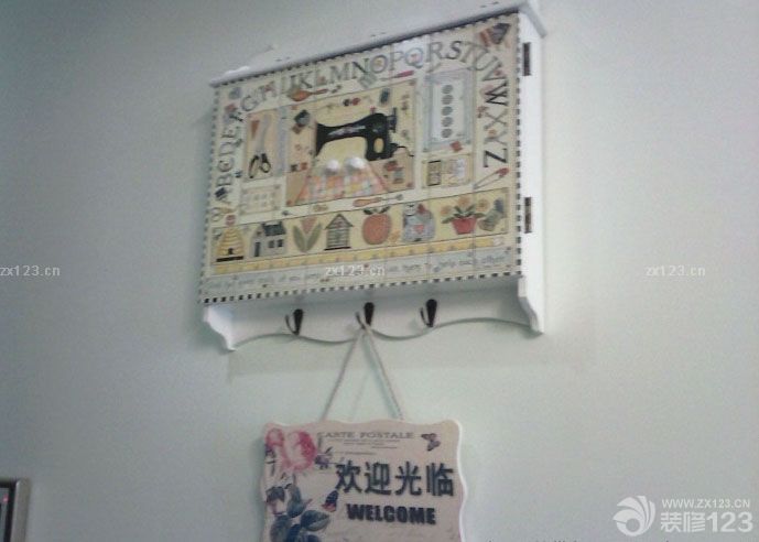 房子歷時幾個月的裝修，裝裝停停的，如果單找工人干活還快一點(diǎn)，裝修公司就是慢。裝完之后又涼了近3個月，放了好多炭包和花草來除甲醛。月初搬進(jìn)去了 還好味道基本上沒了。廢話少說上圖吧。雖說拍照技術(shù)不咋地。