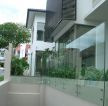 露天阳台玻璃护栏设计图片