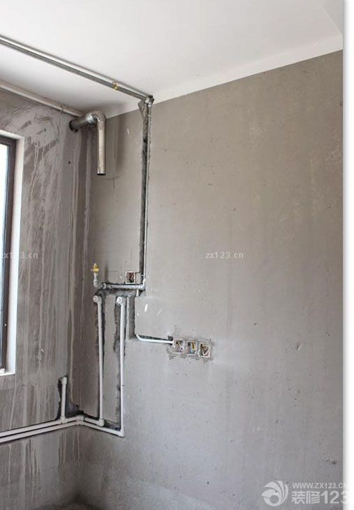 歷經(jīng)10天,終于把水電都布完了.作為總結(jié),也單獨(dú)開一篇日志吧. 廚房 這個(gè)墻角落那里是掛熱水器,以后會(huì)做吊柜隱藏的. 客房主臥也類似的,所以不曬圖啦. 客廳,沙發(fā)背景的墻面,沙發(fā)兩邊分別設(shè)計(jì)了網(wǎng)線和電話線 這個(gè)是客廳電視背景墻一面 進(jìn)門處,水電都是從這里進(jìn)入的 回頭看走道,左邊進(jìn)門是廚房和衛(wèi)生間,右邊進(jìn)門是兩間臥室. 大陽臺(tái),水也牽出來咯 小陽臺(tái)我們作為書房,加了電和網(wǎng)絡(luò)的,可惜照片被我拍曝光了。