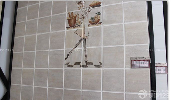 終于盼到下一個(gè)步驟了,一直水電的,布完了,還和原來一樣,一點(diǎn)效果也看不到.購買瓷磚我們就花了一個(gè)下午就全部選定了,主要是自己心里已經(jīng)想要了要什么樣效果的.也沒有多逛,選中就定了,怕看多了自己又混亂了,呵呵. 這個(gè)是廚房的墻面和地面瓷磚.其實(shí)最擔(dān)心的還是這個(gè)墻面磚,因?yàn)槭遣噬呐耯old不住,但是因?yàn)榧依镏魃歼x的很素的顏色了,想有個(gè)跳躍些的,猶豫再三后,還是覺得廚房墻面用彩色的了。