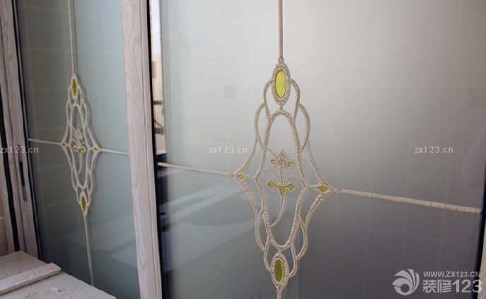 終于等到搬家的這一天了。進(jìn)屋的時(shí)候看到這溫馨漂亮的小窩，想想這一路走來的汗水和辛苦都不覺得累了。家不需要太大，只要和最愛的人在一起就是溫馨幸福的。