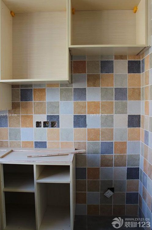 終于等到搬家的這一天了。進(jìn)屋的時(shí)候看到這溫馨漂亮的小窩，想想這一路走來的汗水和辛苦都不覺得累了。家不需要太大，只要和最愛的人在一起就是溫馨幸福的。