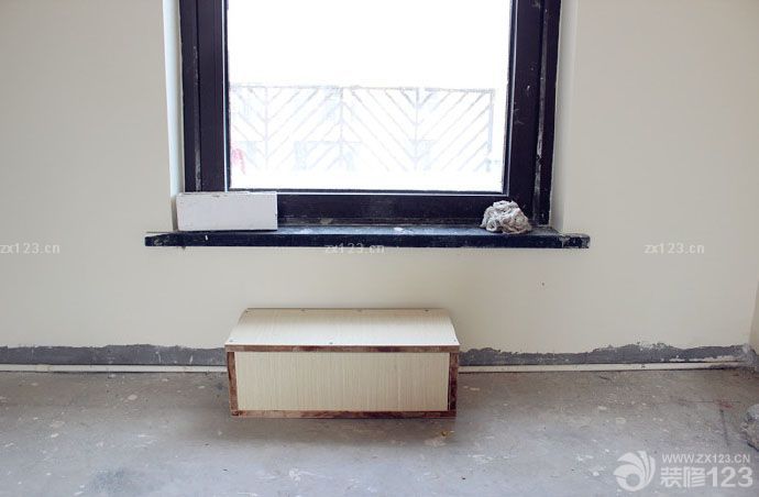 終于等到搬家的這一天了。進(jìn)屋的時(shí)候看到這溫馨漂亮的小窩，想想這一路走來的汗水和辛苦都不覺得累了。家不需要太大，只要和最愛的人在一起就是溫馨幸福的。