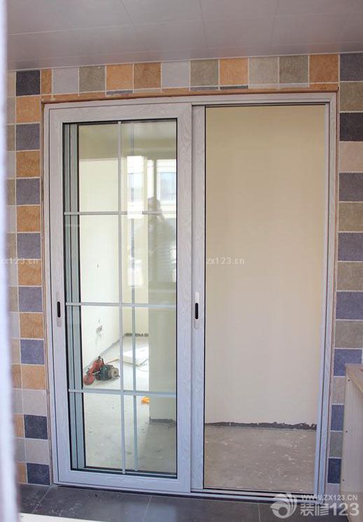 終于等到搬家的這一天了。進(jìn)屋的時(shí)候看到這溫馨漂亮的小窩，想想這一路走來的汗水和辛苦都不覺得累了。家不需要太大，只要和最愛的人在一起就是溫馨幸福的。