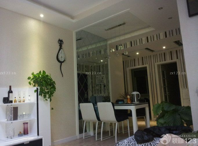 終于有了自己的小家 一年前就在盤算著怎么個(gè)裝法 心里已經(jīng)小有頭緒 自己偏愛小奢華范兒 盡量的奢一把，雖然裝修的預(yù)算稍微高了一點(diǎn)，但是為了自己和家人能住得舒服，還是選擇任性一點(diǎn)，投資多一點(diǎn)。效果自然是不錯(cuò)的。