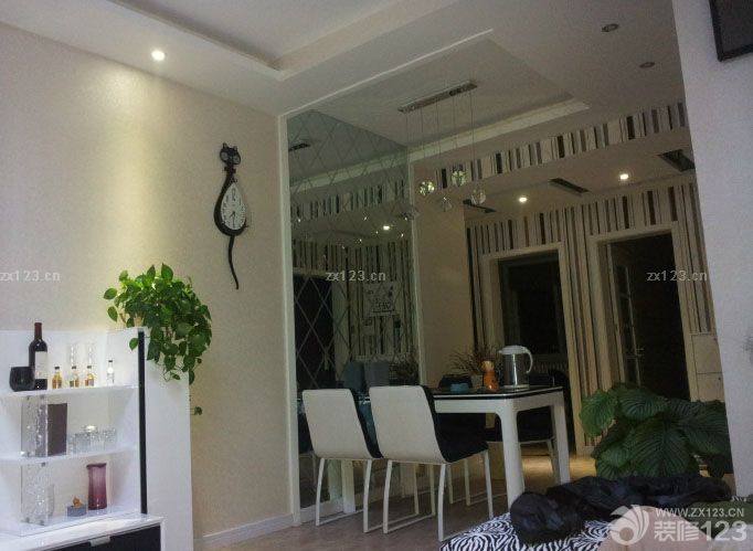 終于有了自己的小家 一年前就在盤算著怎么個(gè)裝法 心里已經(jīng)小有頭緒 自己偏愛小奢華范兒 盡量的奢一把，雖然裝修的預(yù)算稍微高了一點(diǎn)，但是為了自己和家人能住得舒服，還是選擇任性一點(diǎn)，投資多一點(diǎn)。效果自然是不錯(cuò)的。