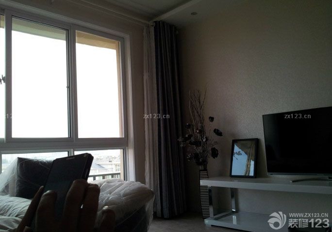 終于有了自己的小家 一年前就在盤算著怎么個(gè)裝法 心里已經(jīng)小有頭緒 自己偏愛小奢華范兒 盡量的奢一把，雖然裝修的預(yù)算稍微高了一點(diǎn)，但是為了自己和家人能住得舒服，還是選擇任性一點(diǎn)，投資多一點(diǎn)。效果自然是不錯(cuò)的。