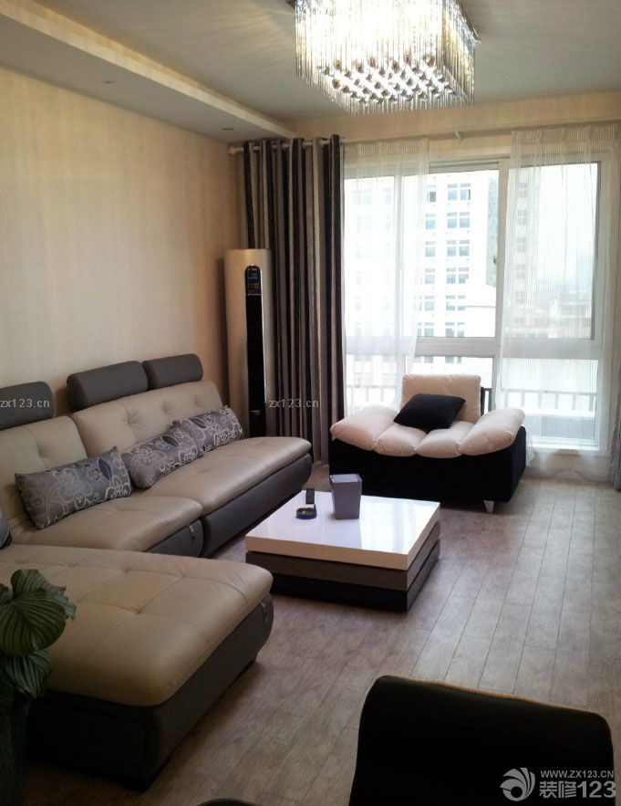 終于有了自己的小家 一年前就在盤算著怎么個(gè)裝法 心里已經(jīng)小有頭緒 自己偏愛小奢華范兒 盡量的奢一把，雖然裝修的預(yù)算稍微高了一點(diǎn)，但是為了自己和家人能住得舒服，還是選擇任性一點(diǎn)，投資多一點(diǎn)。效果自然是不錯(cuò)的。