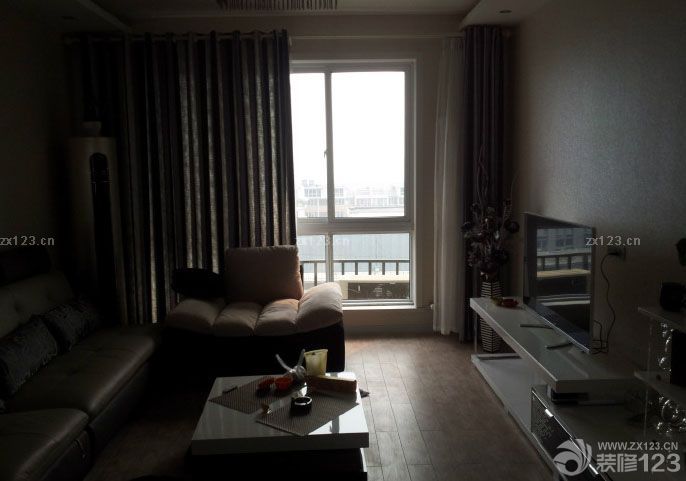 終于有了自己的小家 一年前就在盤算著怎么個(gè)裝法 心里已經(jīng)小有頭緒 自己偏愛小奢華范兒 盡量的奢一把，雖然裝修的預(yù)算稍微高了一點(diǎn)，但是為了自己和家人能住得舒服，還是選擇任性一點(diǎn)，投資多一點(diǎn)。效果自然是不錯(cuò)的。