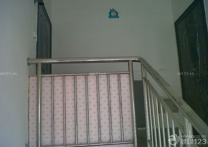  要說(shuō)裝修真的是經(jīng)歷過(guò)的人才知道其中的痛和快樂(lè)，每一天剩余的時(shí)間都基本上花在了監(jiān)督方面，選擇材料反面，還要工作，所以那段時(shí)間真的很累很累，不過(guò)當(dāng)整個(gè)裝修完了之后看到最后的效果的時(shí)候還是很不錯(cuò)的。