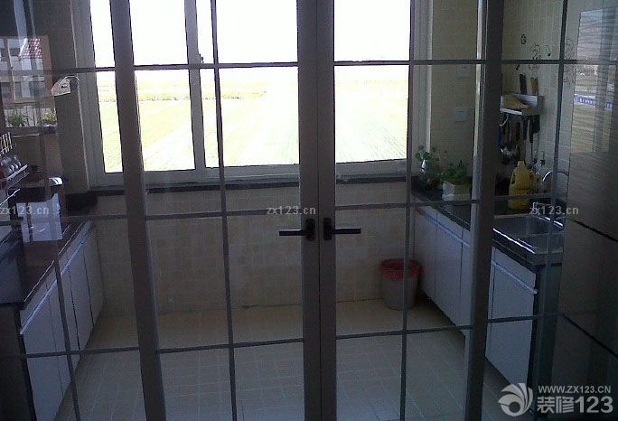  要說(shuō)裝修真的是經(jīng)歷過(guò)的人才知道其中的痛和快樂(lè)，每一天剩余的時(shí)間都基本上花在了監(jiān)督方面，選擇材料反面，還要工作，所以那段時(shí)間真的很累很累，不過(guò)當(dāng)整個(gè)裝修完了之后看到最后的效果的時(shí)候還是很不錯(cuò)的。