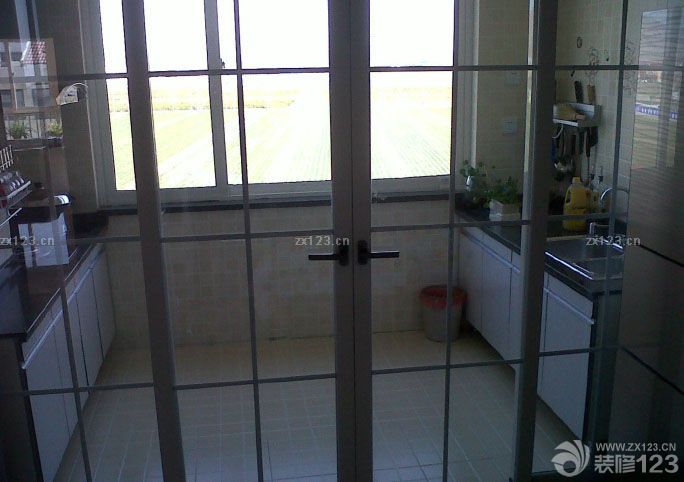  要說(shuō)裝修真的是經(jīng)歷過(guò)的人才知道其中的痛和快樂(lè)，每一天剩余的時(shí)間都基本上花在了監(jiān)督方面，選擇材料反面，還要工作，所以那段時(shí)間真的很累很累，不過(guò)當(dāng)整個(gè)裝修完了之后看到最后的效果的時(shí)候還是很不錯(cuò)的。