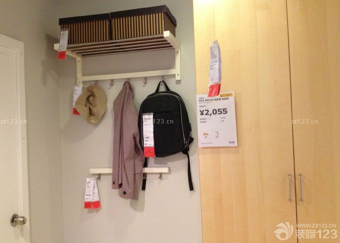 選擇了一個(gè)小城市，我們準(zhǔn)備定居了，雖然這個(gè)城市沒有一個(gè)親人，但是我們從此在這里發(fā)展開來(lái)，選擇了當(dāng)?shù)刈詈玫囊粋€(gè)小區(qū)，同時(shí)也選擇了最實(shí)用了的兩居室房型，看過(guò)很多設(shè)計(jì)公司的提案，我們綜合了它們的優(yōu)點(diǎn)，定了我們的小家風(fēng)格！