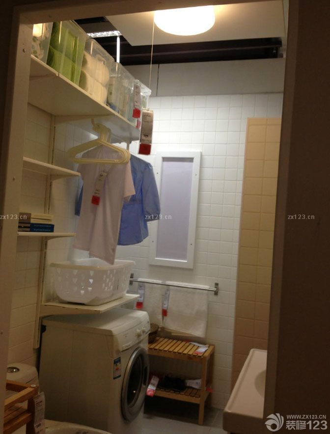 選擇了一個(gè)小城市，我們準(zhǔn)備定居了，雖然這個(gè)城市沒有一個(gè)親人，但是我們從此在這里發(fā)展開來(lái)，選擇了當(dāng)?shù)刈詈玫囊粋€(gè)小區(qū)，同時(shí)也選擇了最實(shí)用了的兩居室房型，看過(guò)很多設(shè)計(jì)公司的提案，我們綜合了它們的優(yōu)點(diǎn)，定了我們的小家風(fēng)格！