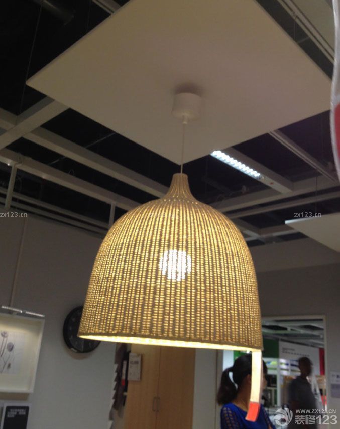 選擇了一個(gè)小城市，我們準(zhǔn)備定居了，雖然這個(gè)城市沒有一個(gè)親人，但是我們從此在這里發(fā)展開來(lái)，選擇了當(dāng)?shù)刈詈玫囊粋€(gè)小區(qū)，同時(shí)也選擇了最實(shí)用了的兩居室房型，看過(guò)很多設(shè)計(jì)公司的提案，我們綜合了它們的優(yōu)點(diǎn)，定了我們的小家風(fēng)格！