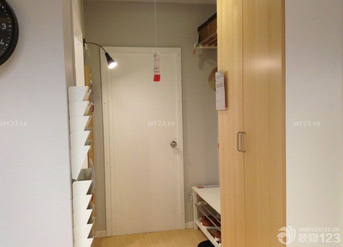 選擇了一個(gè)小城市，我們準(zhǔn)備定居了，雖然這個(gè)城市沒有一個(gè)親人，但是我們從此在這里發(fā)展開來(lái)，選擇了當(dāng)?shù)刈詈玫囊粋€(gè)小區(qū)，同時(shí)也選擇了最實(shí)用了的兩居室房型，看過(guò)很多設(shè)計(jì)公司的提案，我們綜合了它們的優(yōu)點(diǎn)，定了我們的小家風(fēng)格！