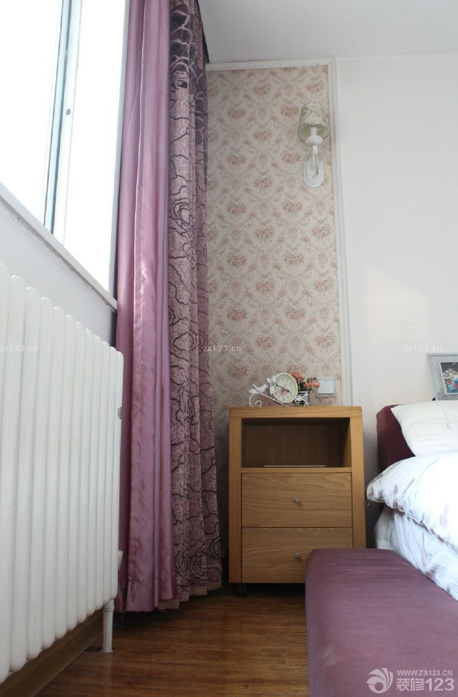 一直以來(lái)想寫篇日志，寫篇關(guān)于家的日志，手敲打著鍵盤卻敲不出個(gè)所以然，對(duì)于文字遲鈍的我來(lái)說(shuō)這是相當(dāng)難的一個(gè)難題，但卻總壓制不住那個(gè)想表達(dá)內(nèi)心對(duì)家熱愛的沖動(dòng)。家，對(duì)于有的人來(lái)說(shuō)只是個(gè)代名詞，卻對(duì)于我來(lái)說(shuō)是個(gè)時(shí)刻洋溢著幸福、溫馨、歡樂、舒適的形容詞，它能有很多的見解很多的表達(dá)方式，卻沒有一種是能夠烘托出它的溫馨和浪漫，唯獨(dú)從一點(diǎn)點(diǎn)的記錄開始，銘記這美好的一切。