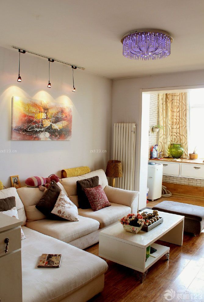 一直以來(lái)想寫篇日志，寫篇關(guān)于家的日志，手敲打著鍵盤卻敲不出個(gè)所以然，對(duì)于文字遲鈍的我來(lái)說(shuō)這是相當(dāng)難的一個(gè)難題，但卻總壓制不住那個(gè)想表達(dá)內(nèi)心對(duì)家熱愛的沖動(dòng)。家，對(duì)于有的人來(lái)說(shuō)只是個(gè)代名詞，卻對(duì)于我來(lái)說(shuō)是個(gè)時(shí)刻洋溢著幸福、溫馨、歡樂、舒適的形容詞，它能有很多的見解很多的表達(dá)方式，卻沒有一種是能夠烘托出它的溫馨和浪漫，唯獨(dú)從一點(diǎn)點(diǎn)的記錄開始，銘記這美好的一切。