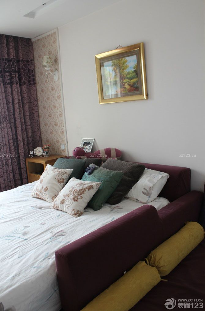 一直以來(lái)想寫篇日志，寫篇關(guān)于家的日志，手敲打著鍵盤卻敲不出個(gè)所以然，對(duì)于文字遲鈍的我來(lái)說(shuō)這是相當(dāng)難的一個(gè)難題，但卻總壓制不住那個(gè)想表達(dá)內(nèi)心對(duì)家熱愛的沖動(dòng)。家，對(duì)于有的人來(lái)說(shuō)只是個(gè)代名詞，卻對(duì)于我來(lái)說(shuō)是個(gè)時(shí)刻洋溢著幸福、溫馨、歡樂、舒適的形容詞，它能有很多的見解很多的表達(dá)方式，卻沒有一種是能夠烘托出它的溫馨和浪漫，唯獨(dú)從一點(diǎn)點(diǎn)的記錄開始，銘記這美好的一切。