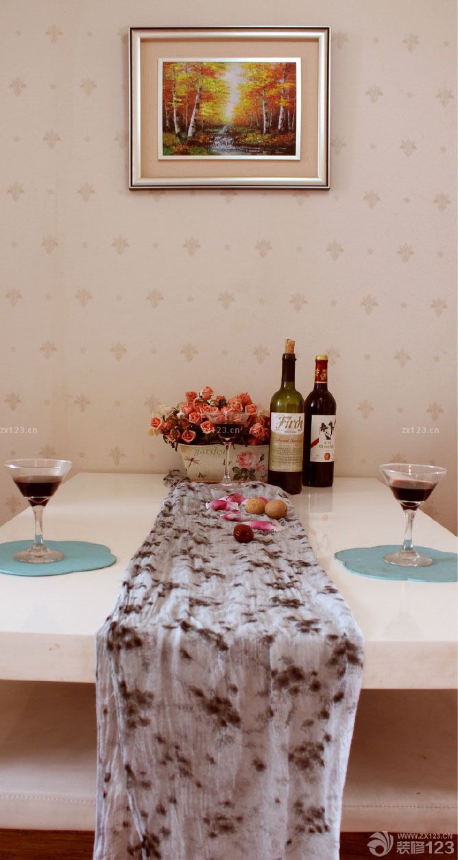 一直以來(lái)想寫篇日志，寫篇關(guān)于家的日志，手敲打著鍵盤卻敲不出個(gè)所以然，對(duì)于文字遲鈍的我來(lái)說(shuō)這是相當(dāng)難的一個(gè)難題，但卻總壓制不住那個(gè)想表達(dá)內(nèi)心對(duì)家熱愛的沖動(dòng)。家，對(duì)于有的人來(lái)說(shuō)只是個(gè)代名詞，卻對(duì)于我來(lái)說(shuō)是個(gè)時(shí)刻洋溢著幸福、溫馨、歡樂、舒適的形容詞，它能有很多的見解很多的表達(dá)方式，卻沒有一種是能夠烘托出它的溫馨和浪漫，唯獨(dú)從一點(diǎn)點(diǎn)的記錄開始，銘記這美好的一切。