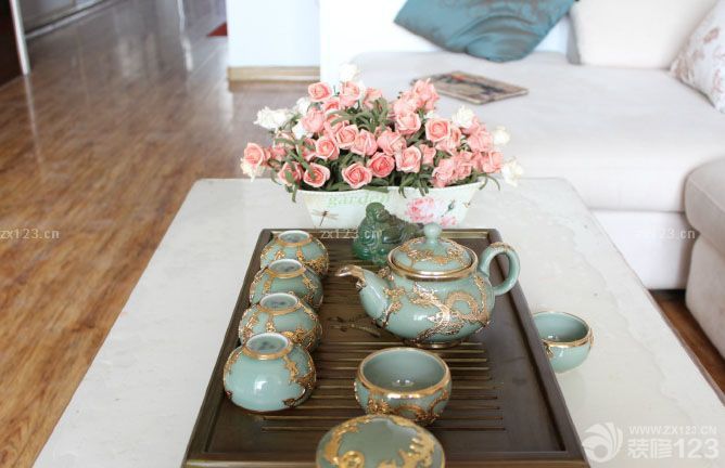 一直以來(lái)想寫篇日志，寫篇關(guān)于家的日志，手敲打著鍵盤卻敲不出個(gè)所以然，對(duì)于文字遲鈍的我來(lái)說(shuō)這是相當(dāng)難的一個(gè)難題，但卻總壓制不住那個(gè)想表達(dá)內(nèi)心對(duì)家熱愛的沖動(dòng)。家，對(duì)于有的人來(lái)說(shuō)只是個(gè)代名詞，卻對(duì)于我來(lái)說(shuō)是個(gè)時(shí)刻洋溢著幸福、溫馨、歡樂、舒適的形容詞，它能有很多的見解很多的表達(dá)方式，卻沒有一種是能夠烘托出它的溫馨和浪漫，唯獨(dú)從一點(diǎn)點(diǎn)的記錄開始，銘記這美好的一切。