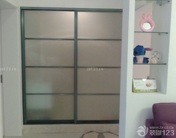 今天是2015年1月2號(hào)，我們的小家終于竣工了，在這里我要感謝在裝修過程中幫助過我們的親戚朋友，還有我最愛的老婆，嘿嘿，一想到每天都要和老婆在這樣的小窩里度過 真的很開心，我家很多東西都是和老婆利用休息時(shí)間去各大家具市場(chǎng)選購(gòu)的，既便宜，又好。每一件東西都帶給我小小的驚喜。我家的東西都是我倆精心挑選的哦，下面我要上圖了。 