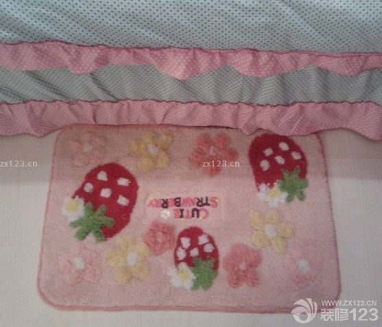 今天是2015年1月2號(hào)，我們的小家終于竣工了，在這里我要感謝在裝修過程中幫助過我們的親戚朋友，還有我最愛的老婆，嘿嘿，一想到每天都要和老婆在這樣的小窩里度過 真的很開心，我家很多東西都是和老婆利用休息時(shí)間去各大家具市場(chǎng)選購(gòu)的，既便宜，又好。每一件東西都帶給我小小的驚喜。我家的東西都是我倆精心挑選的哦，下面我要上圖了。 