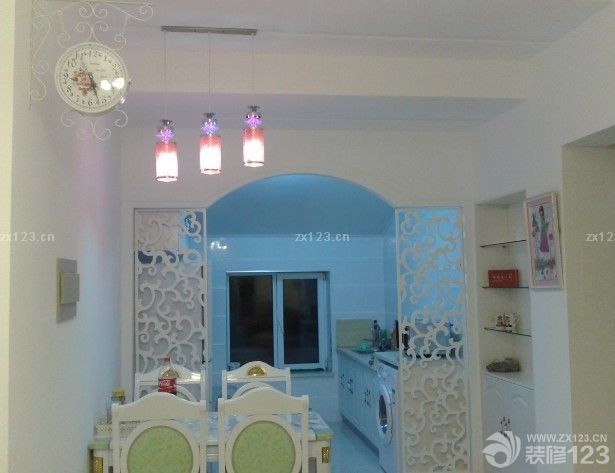 今天是2015年1月2號(hào)，我們的小家終于竣工了，在這里我要感謝在裝修過程中幫助過我們的親戚朋友，還有我最愛的老婆，嘿嘿，一想到每天都要和老婆在這樣的小窩里度過 真的很開心，我家很多東西都是和老婆利用休息時(shí)間去各大家具市場(chǎng)選購(gòu)的，既便宜，又好。每一件東西都帶給我小小的驚喜。我家的東西都是我倆精心挑選的哦，下面我要上圖了。 