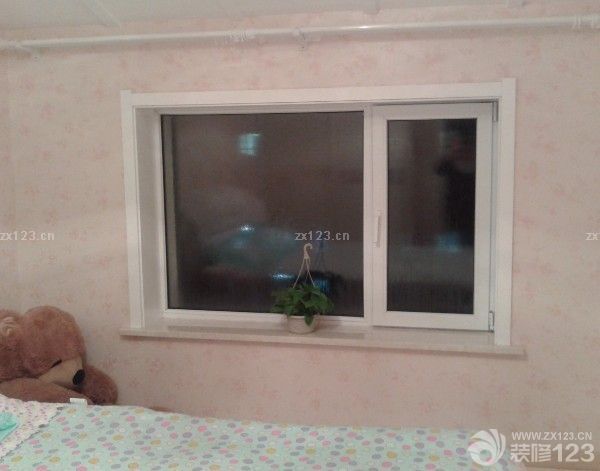 今天是2015年1月2號(hào)，我們的小家終于竣工了，在這里我要感謝在裝修過程中幫助過我們的親戚朋友，還有我最愛的老婆，嘿嘿，一想到每天都要和老婆在這樣的小窩里度過 真的很開心，我家很多東西都是和老婆利用休息時(shí)間去各大家具市場(chǎng)選購(gòu)的，既便宜，又好。每一件東西都帶給我小小的驚喜。我家的東西都是我倆精心挑選的哦，下面我要上圖了。 