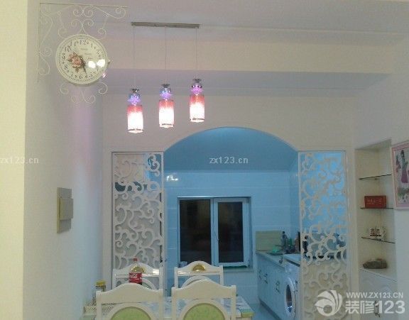 今天是2015年1月2號(hào)，我們的小家終于竣工了，在這里我要感謝在裝修過程中幫助過我們的親戚朋友，還有我最愛的老婆，嘿嘿，一想到每天都要和老婆在這樣的小窩里度過 真的很開心，我家很多東西都是和老婆利用休息時(shí)間去各大家具市場(chǎng)選購(gòu)的，既便宜，又好。每一件東西都帶給我小小的驚喜。我家的東西都是我倆精心挑選的哦，下面我要上圖了。 