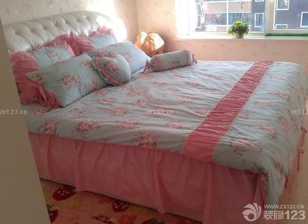 今天是2015年1月2號(hào)，我們的小家終于竣工了，在這里我要感謝在裝修過程中幫助過我們的親戚朋友，還有我最愛的老婆，嘿嘿，一想到每天都要和老婆在這樣的小窩里度過 真的很開心，我家很多東西都是和老婆利用休息時(shí)間去各大家具市場(chǎng)選購(gòu)的，既便宜，又好。每一件東西都帶給我小小的驚喜。我家的東西都是我倆精心挑選的哦，下面我要上圖了。 