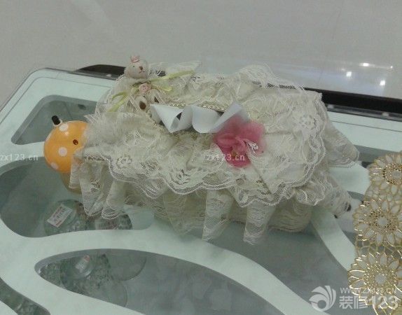 今天是2015年1月2號(hào)，我們的小家終于竣工了，在這里我要感謝在裝修過程中幫助過我們的親戚朋友，還有我最愛的老婆，嘿嘿，一想到每天都要和老婆在這樣的小窩里度過 真的很開心，我家很多東西都是和老婆利用休息時(shí)間去各大家具市場(chǎng)選購(gòu)的，既便宜，又好。每一件東西都帶給我小小的驚喜。我家的東西都是我倆精心挑選的哦，下面我要上圖了。 