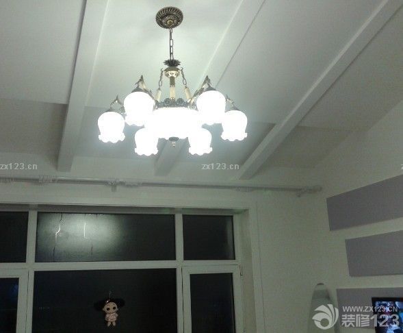 今天是2015年1月2號(hào)，我們的小家終于竣工了，在這里我要感謝在裝修過程中幫助過我們的親戚朋友，還有我最愛的老婆，嘿嘿，一想到每天都要和老婆在這樣的小窩里度過 真的很開心，我家很多東西都是和老婆利用休息時(shí)間去各大家具市場(chǎng)選購(gòu)的，既便宜，又好。每一件東西都帶給我小小的驚喜。我家的東西都是我倆精心挑選的哦，下面我要上圖了。 