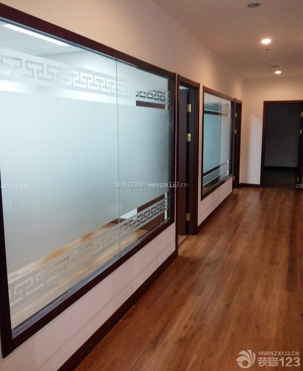 现代办公室磨砂玻璃隔断设计