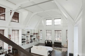 白色家具 兩層別墅