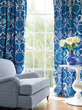 时尚蓝色大花图案窗帘设计