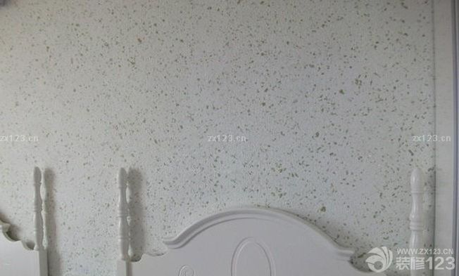 圖片不清楚，可分享的心是有的，也是最重要的。 背景墻是我們自己畫(huà)的，不是什么大作，但是自己動(dòng)手的成就感是不一樣的哦。 實(shí)際效果是綠點(diǎn)點(diǎn)的，手機(jī)像素怎么拍都不行，以后有時(shí)間，我借個(gè)相機(jī)拍一下，然后再傳上來(lái)讓大家看個(gè)夠。 床是以前的舊床了，也不太搭配，下個(gè)月準(zhǔn)備換掉，各位朋友給我推薦一下。